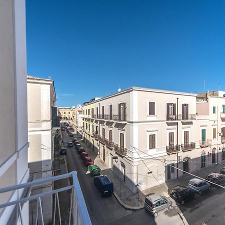B&B Camera A Sud Mare' Трани Экстерьер фото