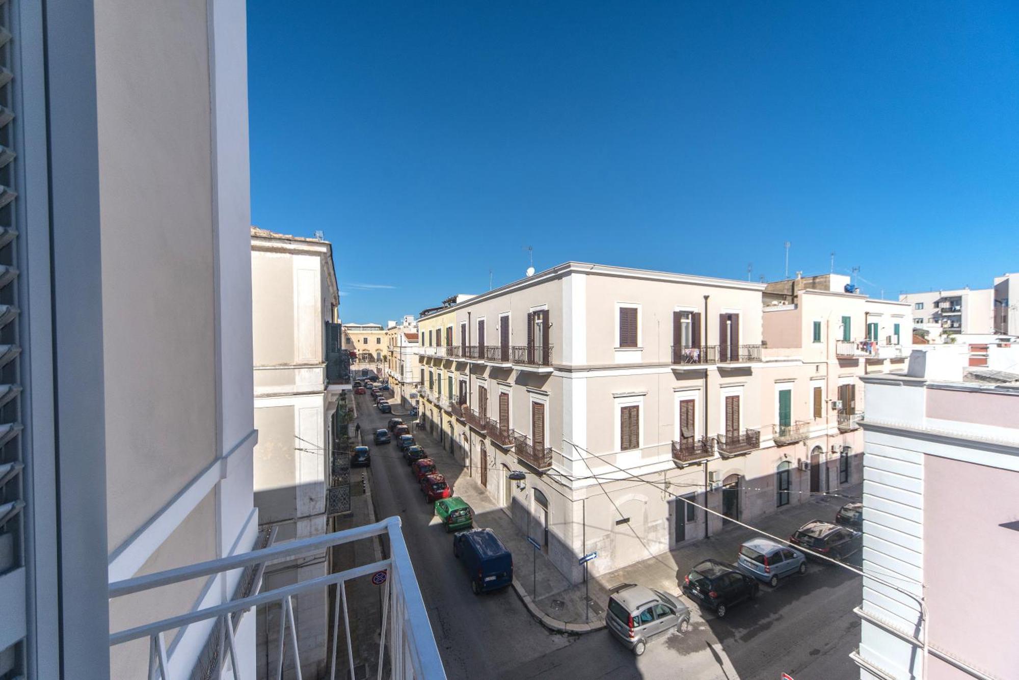B&B Camera A Sud Mare' Трани Экстерьер фото